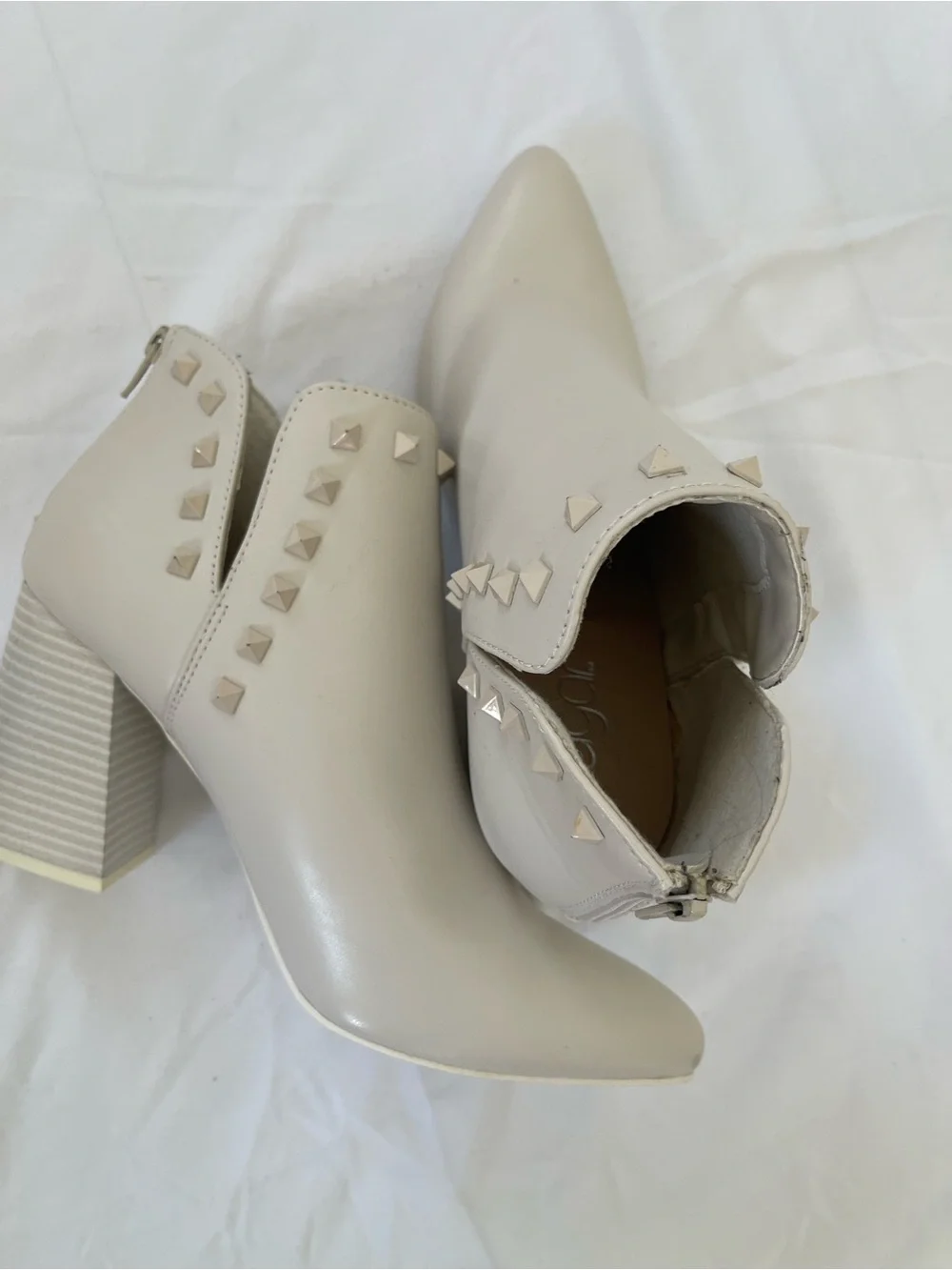Studded Pointed Toe Ankle Boot in Cream- Sz-10